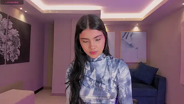 MiaLaurence online show from December 21, 5:17 pm