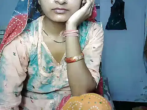 ROSE GOLDE online show from June 18, 9:47 am