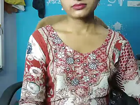 ROSE GOLDE online show from August 6, 2:02 pm