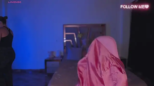 lunaarose online show from December 2, 3:19 am