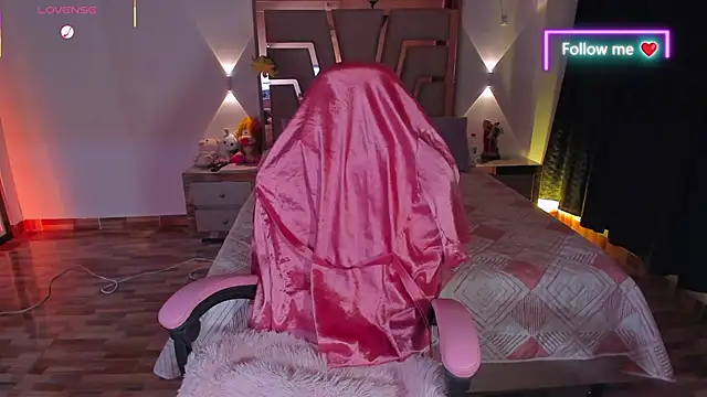 lunaarose online show from January 18, 4:09 am