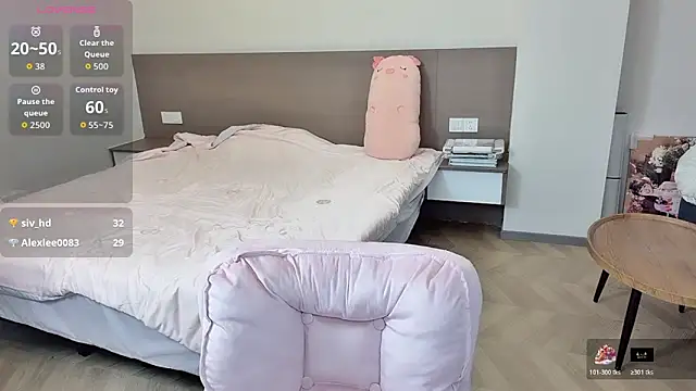 nini a online show from November 13, 7:51 am