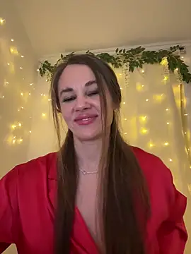 LucieMack online show from April 13, 6:30 pm