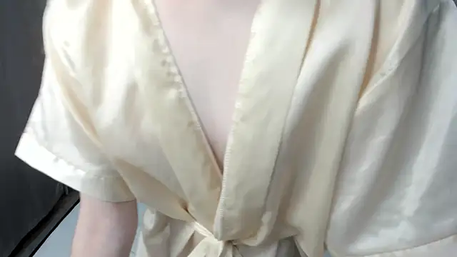 Camilla Kelly online show from November 3, 2:15 am