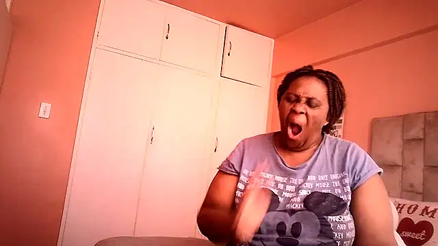 HUGEASSXXXXX online show from July 4, 6:53 am