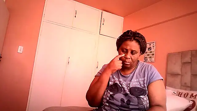 HUGEASSXXXXX online show from July 3, 6:52 am