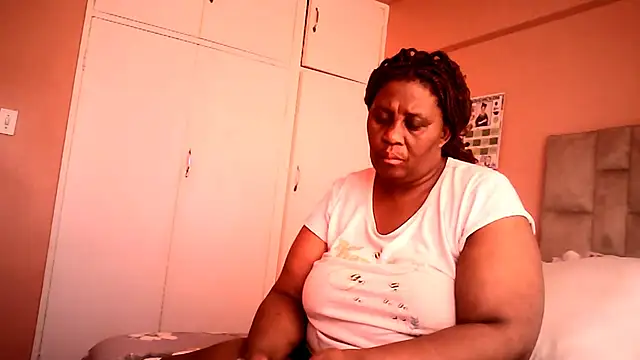HUGEASSXXXXX online show from June 27, 6:03 am