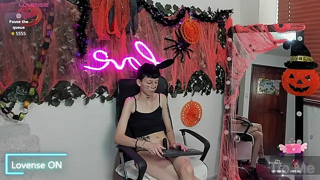 LiamBrown09 online show from October 23, 7:53 pm