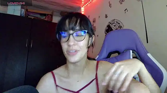 AvlieQueen online show from January 15, 9:15 am