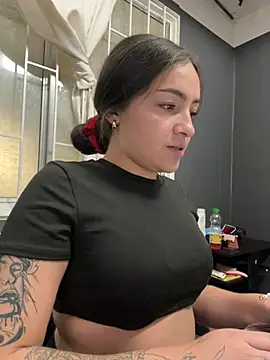 Alyha Cortes online show from February 5, 1:14 pm