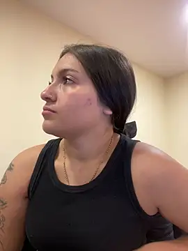 Alyha Cortes online show from April 8, 1:46 pm