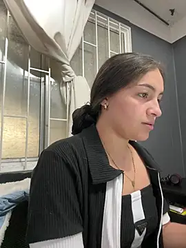 Alyha Cortes online show from February 4, 1:14 pm