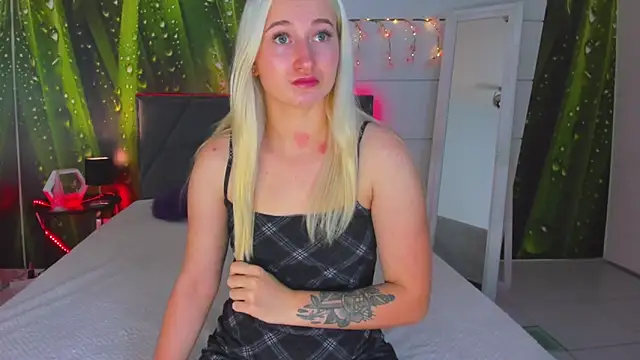 HollyTailors online show from October 17, 12:08 pm