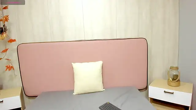 MelanyWayne  online show from November 21, 7:38 pm