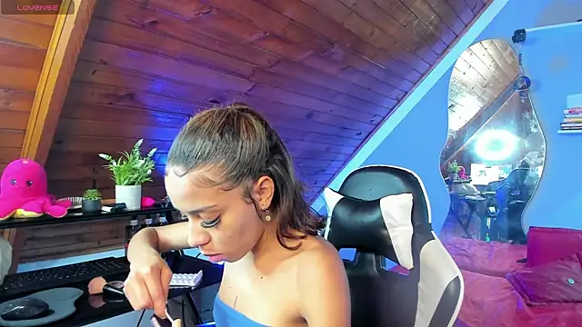 yumi hanna online show from December 14, 3:34 am