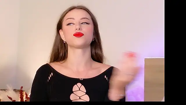 Sienna Voss online show from October 8, 8:24 pm