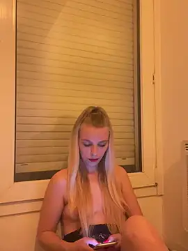 BrumeLove online show from April 30, 8:57 pm