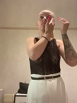 BrumeLove online show from April 21, 2:02 pm