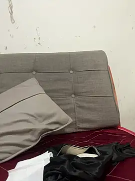 crhong666 online show from April 4, 1:04 am