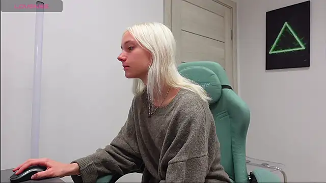 Laura Chaplin online show from September 28, 5:58 am