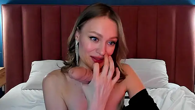 EvelynPoole online show from April 11, 8:40 am