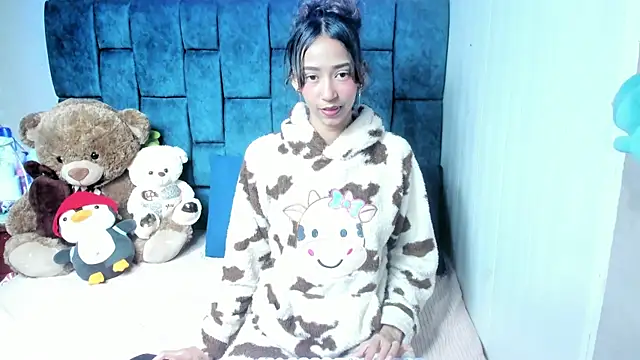 ValentinaKlean online show from April 6, 3:50 am