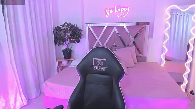 ZURY TAY online show from September 18, 11:53 am