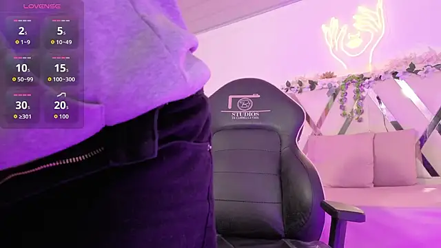 ZURY TAY online show from March 11, 11:47 am