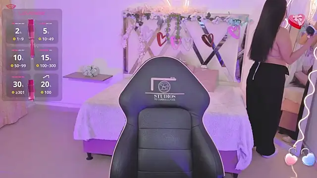 ZURY TAY online show from October 14, 11:57 am