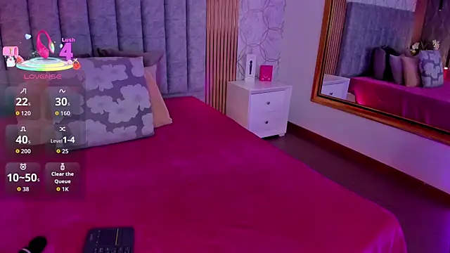 sarahyessica online show from January 6, 7:39 pm