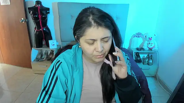 TifanyAmazinng online show from December 15, 12:43 pm