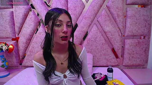  Luna Bennett online show from April 10, 3:12 am