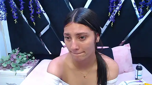  Luna Bennett online show from April 7, 8:22 pm