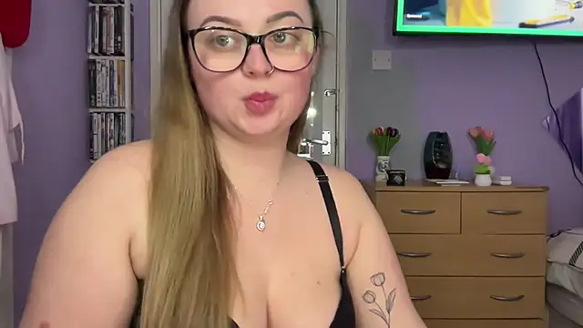 SexySashaxox online show from March 27, 3:35 pm