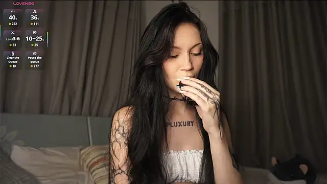 Alice 1n Wonderland  online show from November 1, 4:44 pm