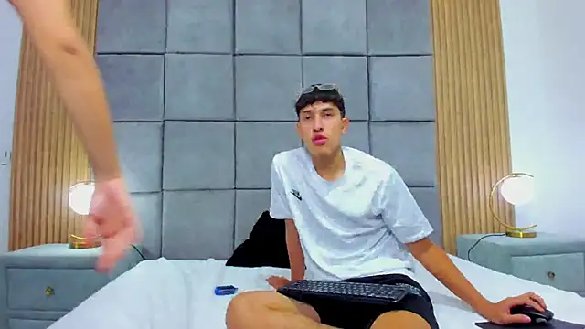 ChanellandMax online show from November 6, 1:50 pm