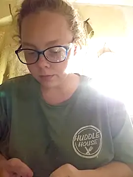 countrymomma online show from November 11, 9:45 pm