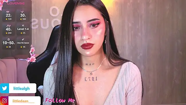 Abril Velvet a  online show from November 7, 9:09 pm