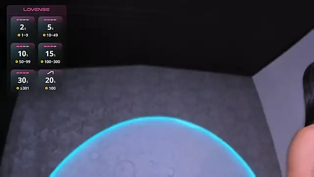 ReinaChloe online show from March 3, 4:13 pm