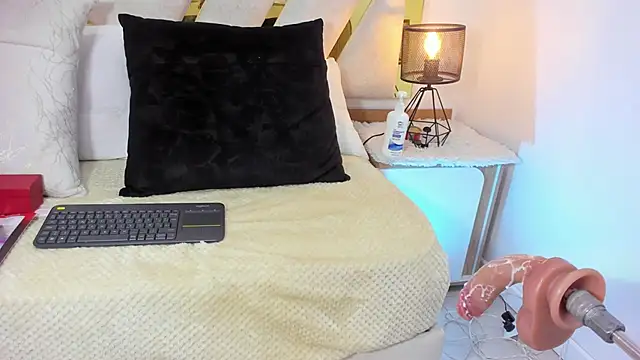 Luna Naughty1 online show from January 5, 7:17 pm