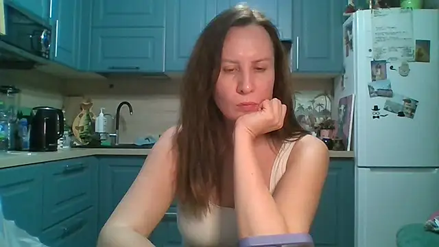 ALICAINWONDERLAND online show from March 31, 8:31 pm