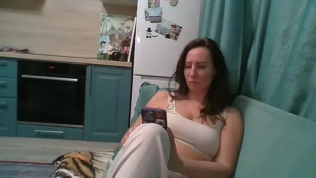 ALICAINWONDERLAND online show from April 5, 9:25 pm