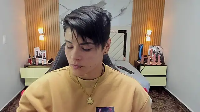 KAROLLJONES1 online show from September 19, 2:54 am