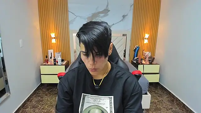 KAROLLJONES1 online show from January 8, 7:40 pm