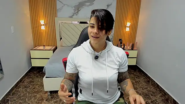 KAROLLJONES1 online show from February 17, 7:35 pm