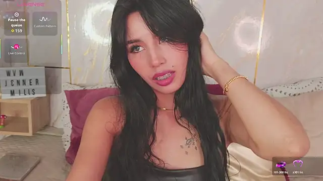 Miss Charlottet online show from April 1, 9:45 pm