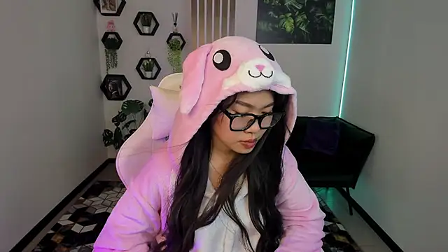 LunaPurrr online show from November 28, 1:41 am