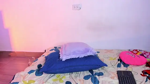 MiaVillalobos online show from June 29, 12:28 am