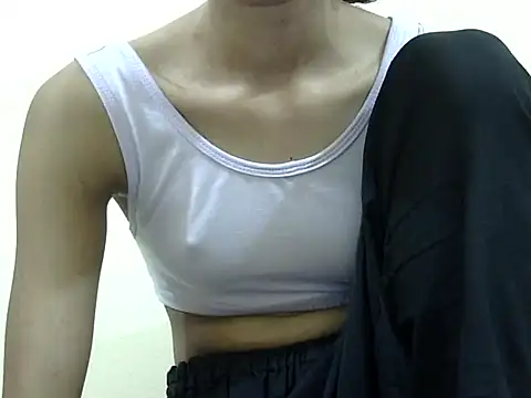 smallcuute online show from December 5, 6:57 am