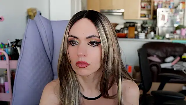 AcadiaGrey online show from January 13, 4:00 pm